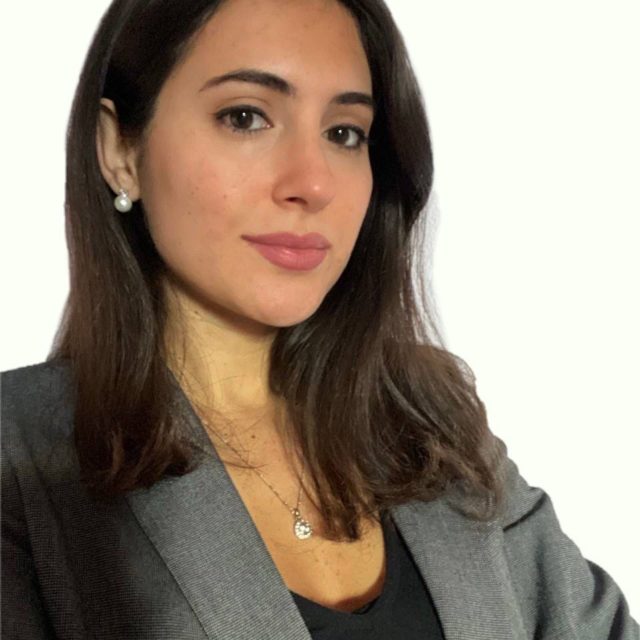 https://www.riccardilex.com/wp-content/uploads/2022/02/Foto-Viola-Cozzolino-1-640x640.jpeg