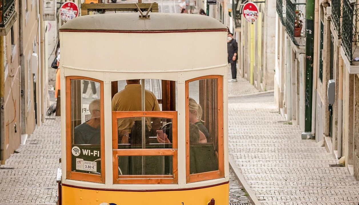 https://www.riccardilex.com/wp-content/uploads/2025/10/Clausole-interessi-mutuo-1257x720.jpg